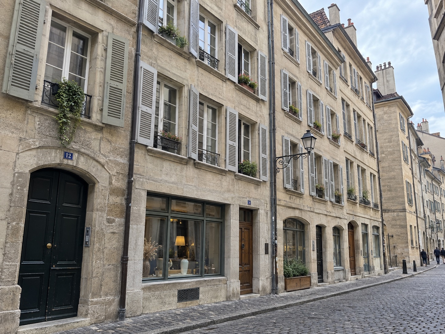 Appartement à Genève en vieille ville — Vue dégagée, Façade en pierre
